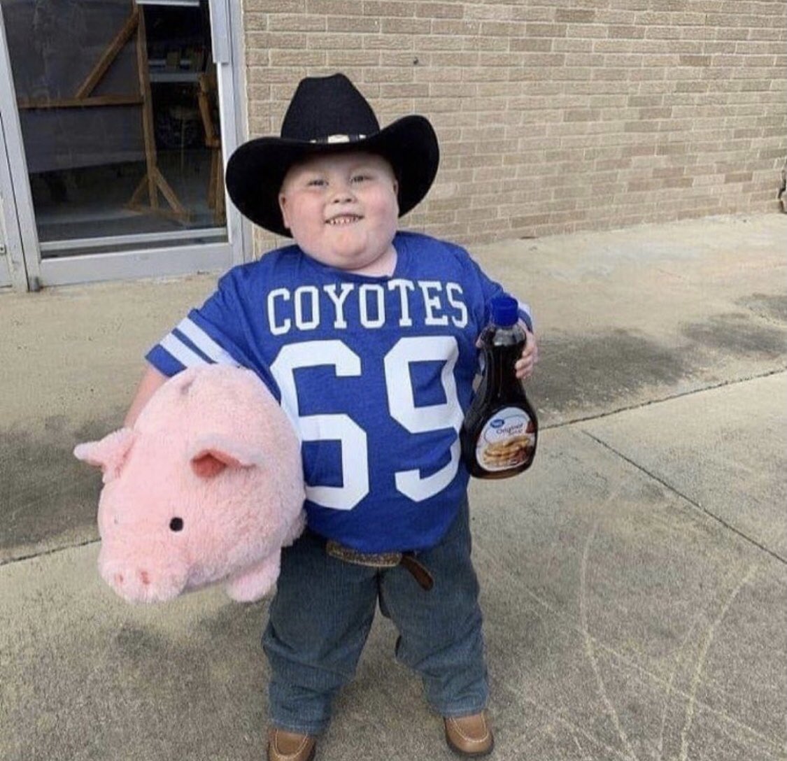 agee_brad's tweet photo. ⁦@vanderjames⁩ - Hard to top this Halloween costume! #a10 https://t.co/eYz3qzZEcc