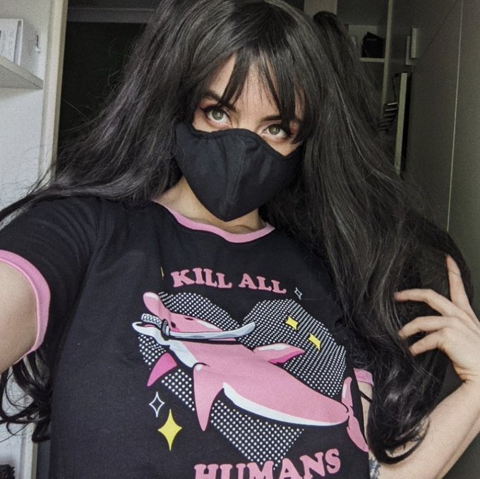 idk what these shirts say, i can't read  🐬🌸💕 https://t.co/YyRE99F4fW