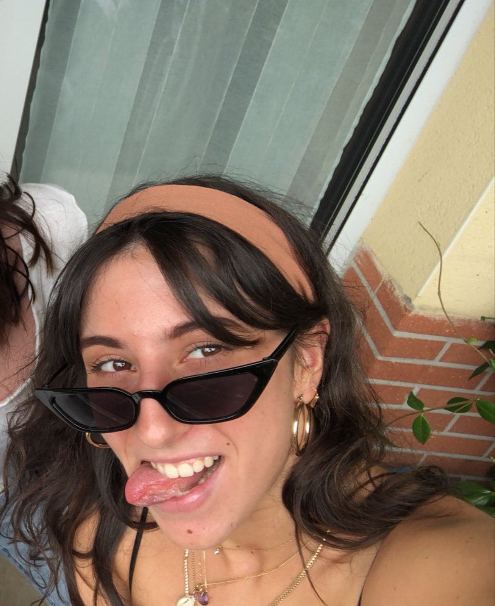 LouiseAndreu's tweet photo. Ma pp                             Moi petite https://t.co/ClqgqXTsrQ
