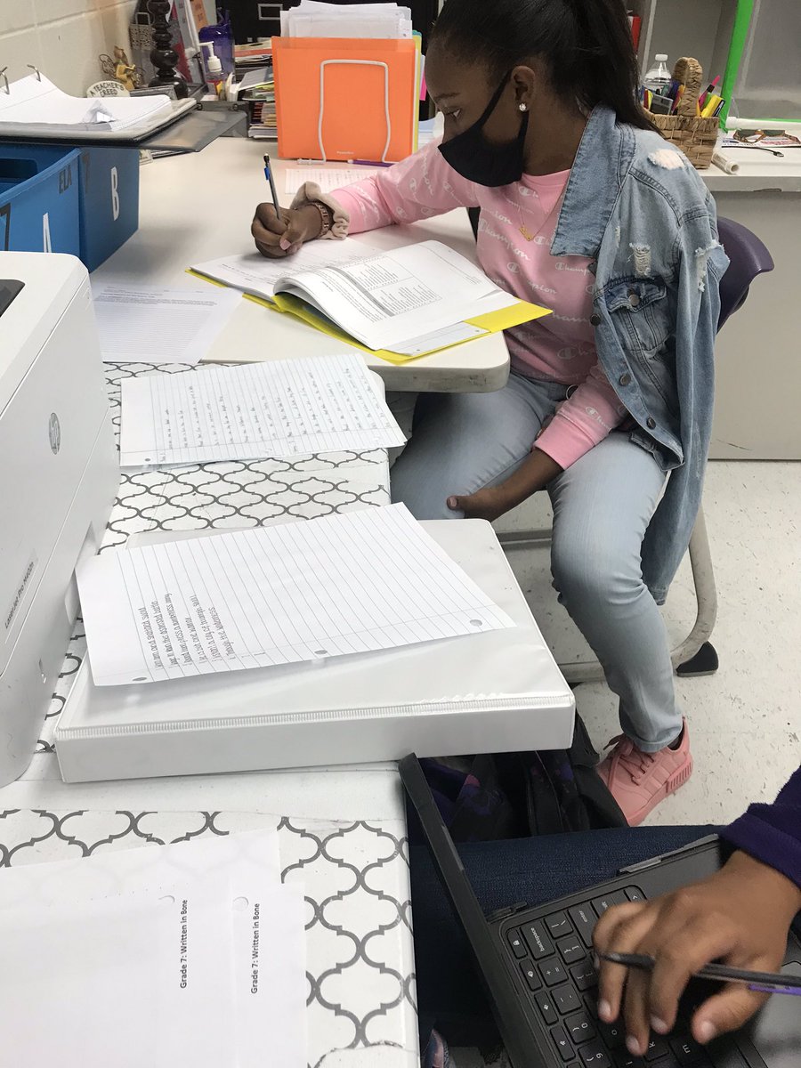 DGKIRKLAND1970's tweet photo. My 7th graders hard at work analyzing poetry! 
Makes my heart full! https://t.co/gXApQ4tCcb