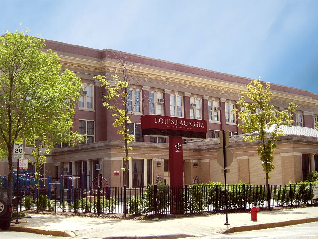 hd_documenter's tweet photo. Good afternoon! At 5:00 PM I'll live-tweet the Local School Council (LSC) candidate forum for Agassiz Elementary School!
This coverage of LSC candidate forums is brought to you by @CHIdocumenters with @chalkbeatCHI. #ChiDocumenters #LocalSchoolCouncils #LSCelections https://t.co/Ki4EsWWJ5H