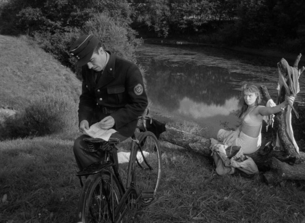 cc_laquimera's tweet photo. Fotograma de CIELO SIN ESTRELLAS, del director alemán Helmut Käutner. Programa y presenta la función el crítico y cineclubista José Fuentes Navarro.
A las 20.30hs en nuestro blog: https://t.co/a21D7pRau4. Allí encontrarán el enlace para ver la película online 🌼🌺 https://t.co/cjykTyRrUR