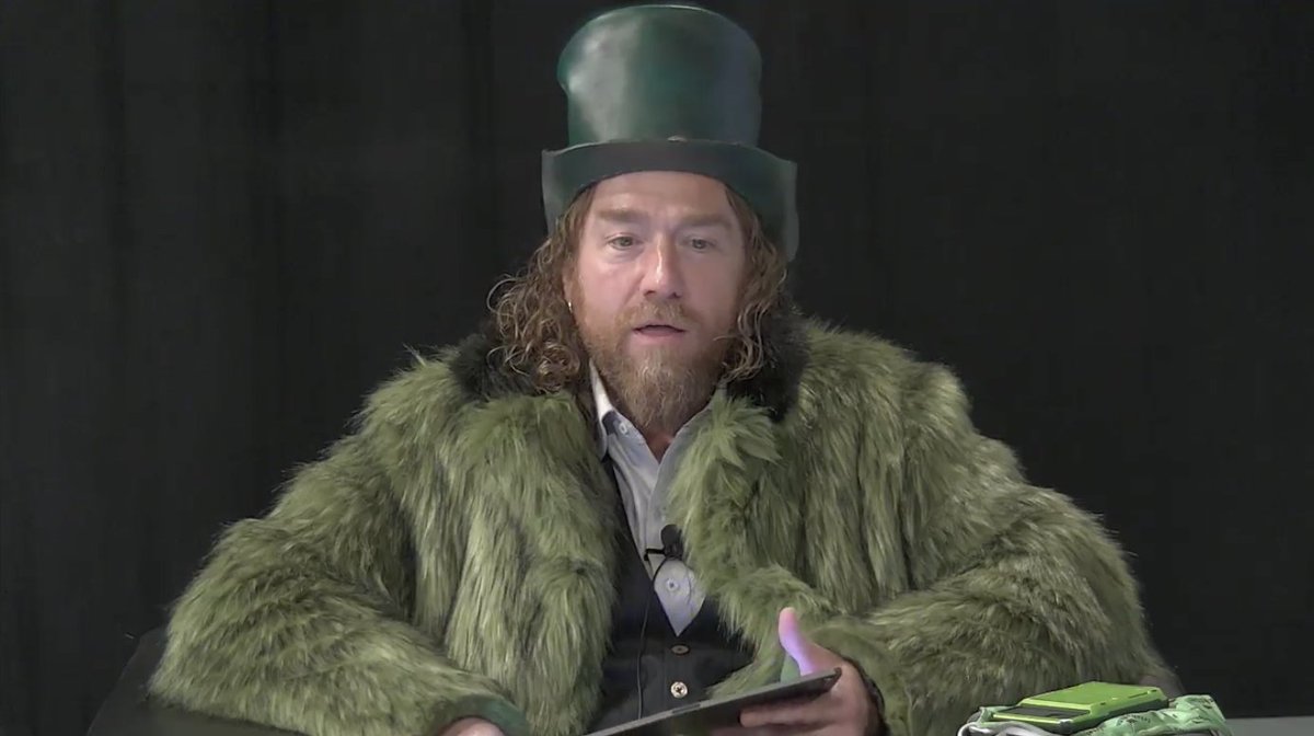 This coat right here is the power of ecommerce - <a href="/lynch_darin/">Darin Lynch</a> 

😂😂😂

#EcommForum20 <a href="/irish_titan/">Irish Titan</a>