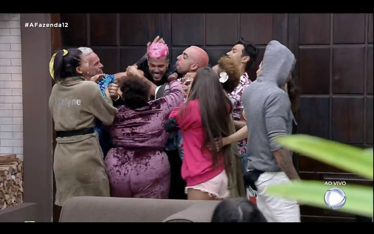 ZAMENZA's tweet image. IMAGENS QUE DÃO PRAZER. #AFazenda12 #FicaLipe