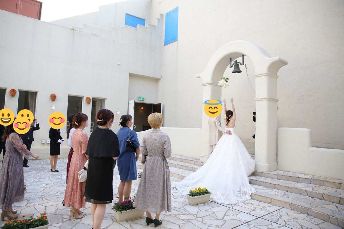 miruoh_no's tweet photo. 昨日は入籍1周年&amp;結婚式✨
入退場曲にはBUMPの「真っ赤な空を見ただろうか」「花の名」「話がしたいよ」をヴァイオリンやトランペットなどの楽器で生演奏していただきました。
コロナ禍のため披露宴なしの挙式のみで制限もあったけど、挙げて良かった。
バンプの4人にも届くといいな。
ありがとう。 https://t.co/VP2BFrogtb