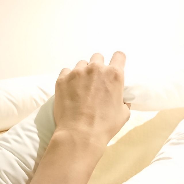 望月美宏 極太のうどんを握る 宿泊先にあった うどん という名前の布団です まさに うどんの様な形状の布団で 隙間から手や足を出して寝ることができました うどん 男の手 手タレ ハンドモデル パーツモデル 望月美宏 極太のうどんを握る 宿泊先にあった うどん という名前の布団です まさに うどんの様な形状の布団で 隙間から手や足を出して寝ることができました うどん 男の手 手タレ ハンドモデル パーツモデル