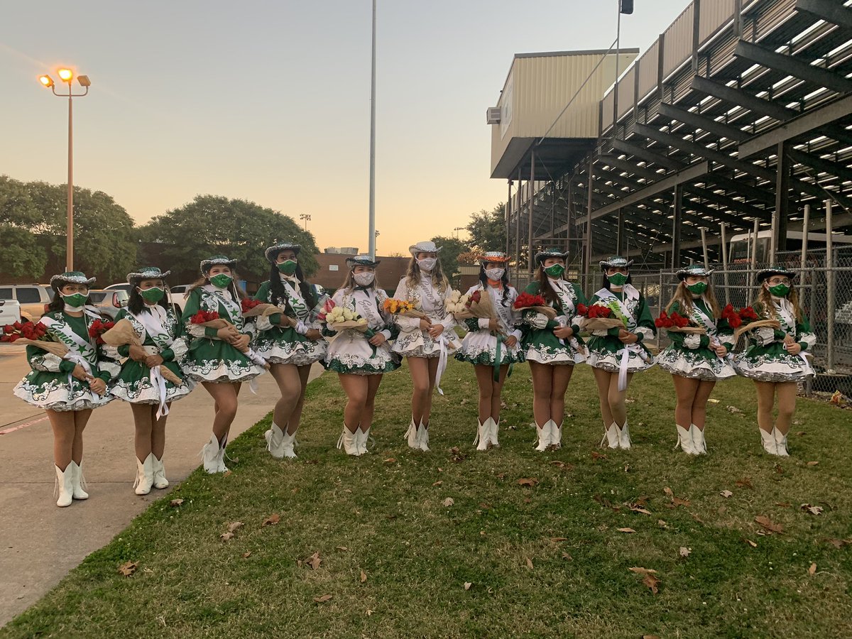 NFHSterling's tweet photo. Senior Night✨💚 Our beautiful senior stars with their sashes and bouquets! @NfhsDrill @NFHS2021 @GISDArts https://t.co/0WYEWLeetm