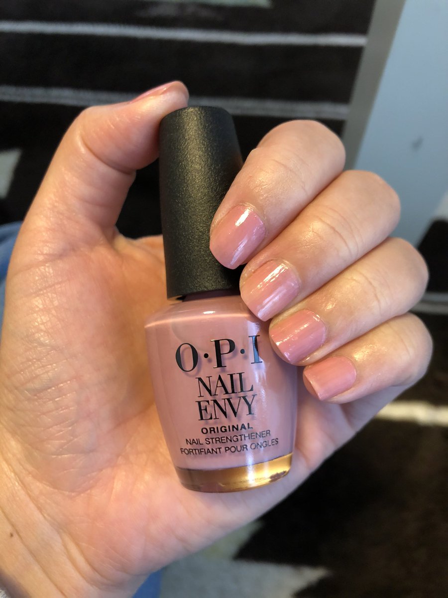 ট ইট র ネイルエンビーと 爪のオイルと ビオチン ビタミンcで爪育成中 ネイルエンビーのカラーはハワイアンオーキッド ネイルオイルは塗りやすいし 結構長く使える