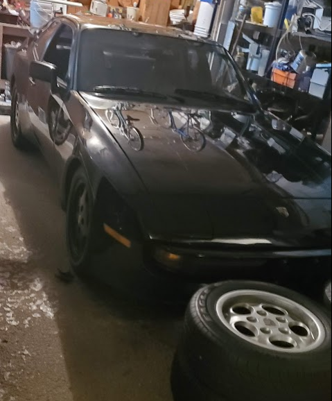 sh4rpxd's tweet photo. not the best photo but here is my new car 👀 (1986 Porsche 944) I will get better photos later https://t.co/A0JDhdIe8w