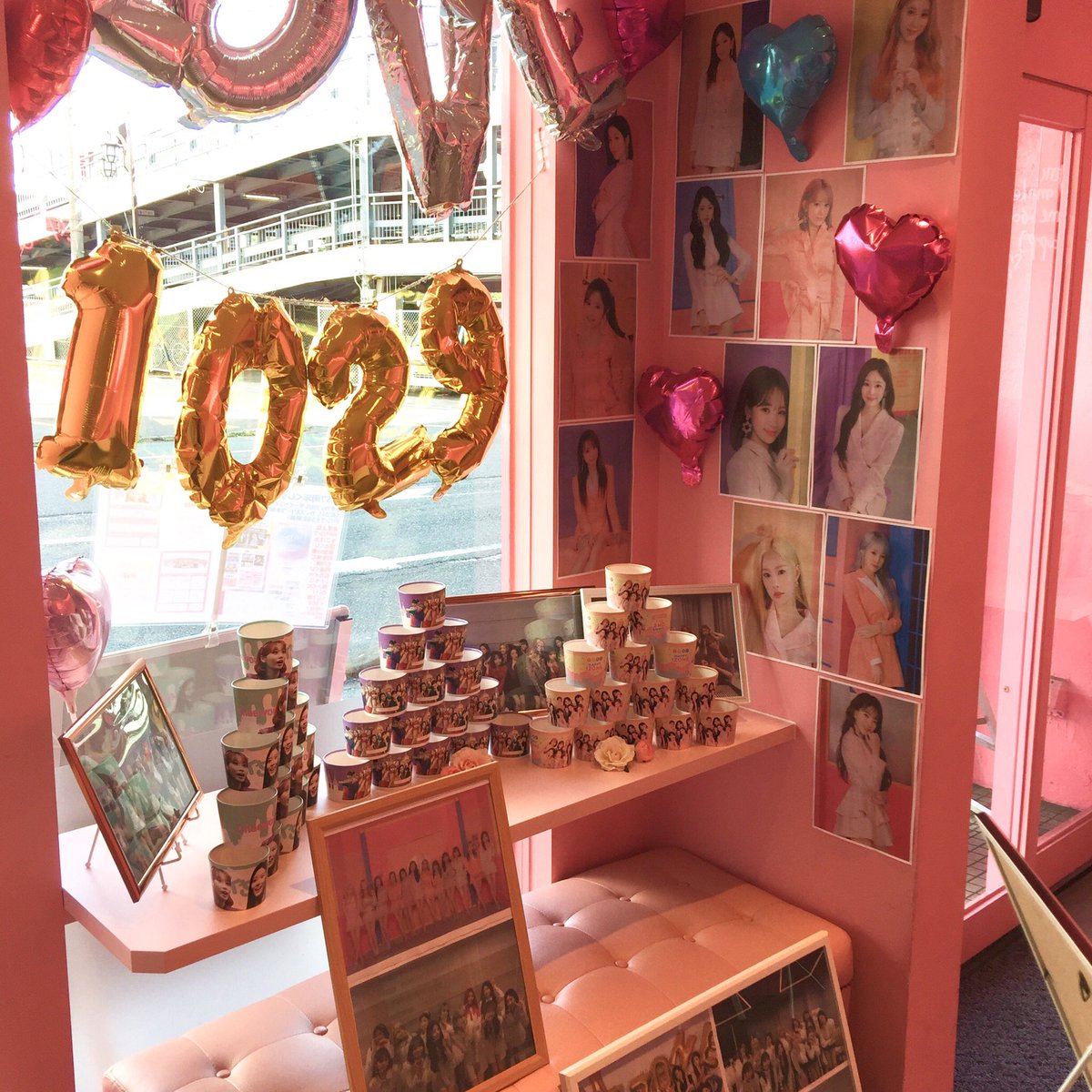 pinkjackcafe's tweet photo. 🧚‍♀️𝖪𝖨𝖬𝖪𝖨𝖬'𝗌 𝟤𝗇𝖽 𝖺𝗇𝗇𝗂𝗏𝖾𝗋𝗌𝖺𝗋𝗒🐸

🥳IZ*ONEのキムキムズことチェウォンとミンジュ2周年をお祝いしてカップホルダーイベントを開催中🎂
master:@full_moon_room様
design:@peace_hlw様

開催中です💁✨
特典有り🌼

2周年のお祝いですよ🎉

#IZONE #キムキムズ #chaewon #minju https://t.co/SShwGWDpqK
