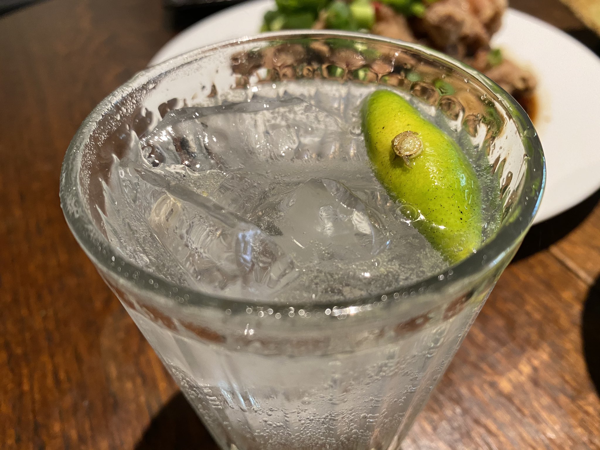 そんな方法があったか 家酒飲み全員にお伝えしたい ジップロックに水を入れてトンカチで叩いてかち割り氷すると楽です 話題の画像プラス そんな方法があったか 家酒飲み全員にお伝えしたい ジップロックに水を入れてトンカチで叩いてかち割り氷すると楽です 話題の画像プラス