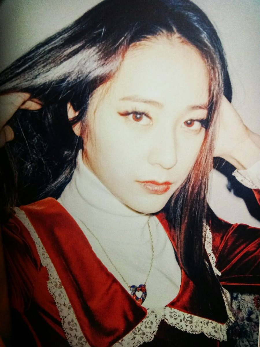 hourlykrystal's tweet photo. https://t.co/1Ac9bEDmSB
