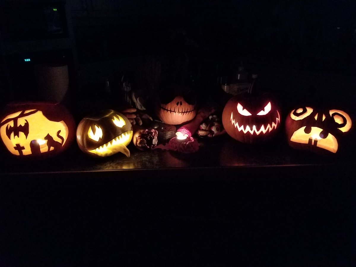 RenTheFox's tweet photo. Spoopy Time! Happy Halloween! Stay home and stay safe! Wrap yourself up in a blanket (maybe with a loved one) and watch spoopy movies in the quarantine! https://t.co/zWUBVlOQCJ