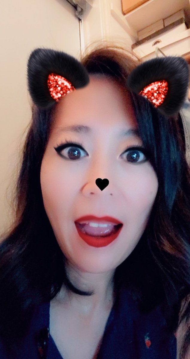 HPMCatherine's tweet photo. Please enjoy - or not - this ridiculous Snapchat pic of me 🙃 🤷 Share yours if you like! #OverTheTopFilter #IDontLookLikeThis #ButItsFun https://t.co/U51qlSc76I