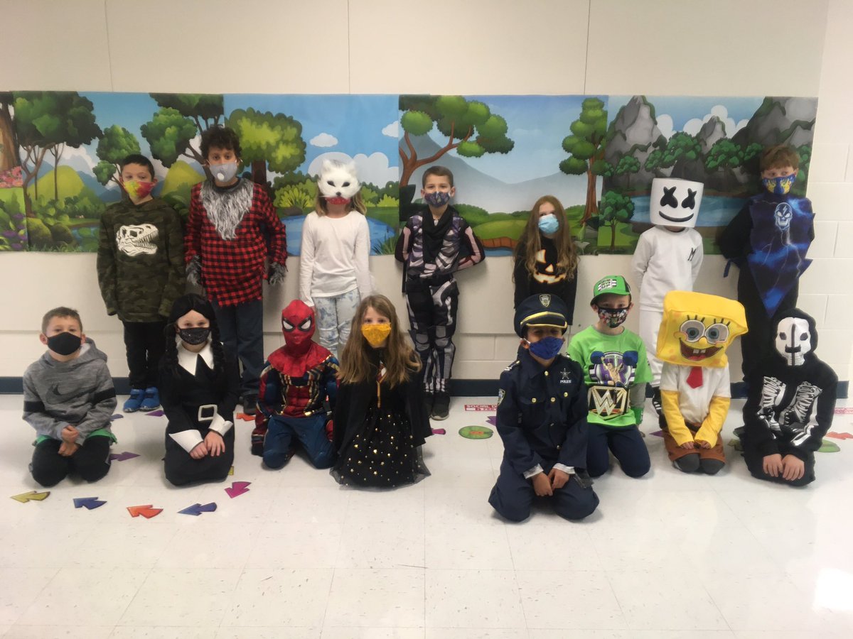 MissSteimel's tweet photo. Halloween with A Day Students! 🎃  #kme302 #kaneland302 #kanelandpride https://t.co/j2rW3ocJ3V