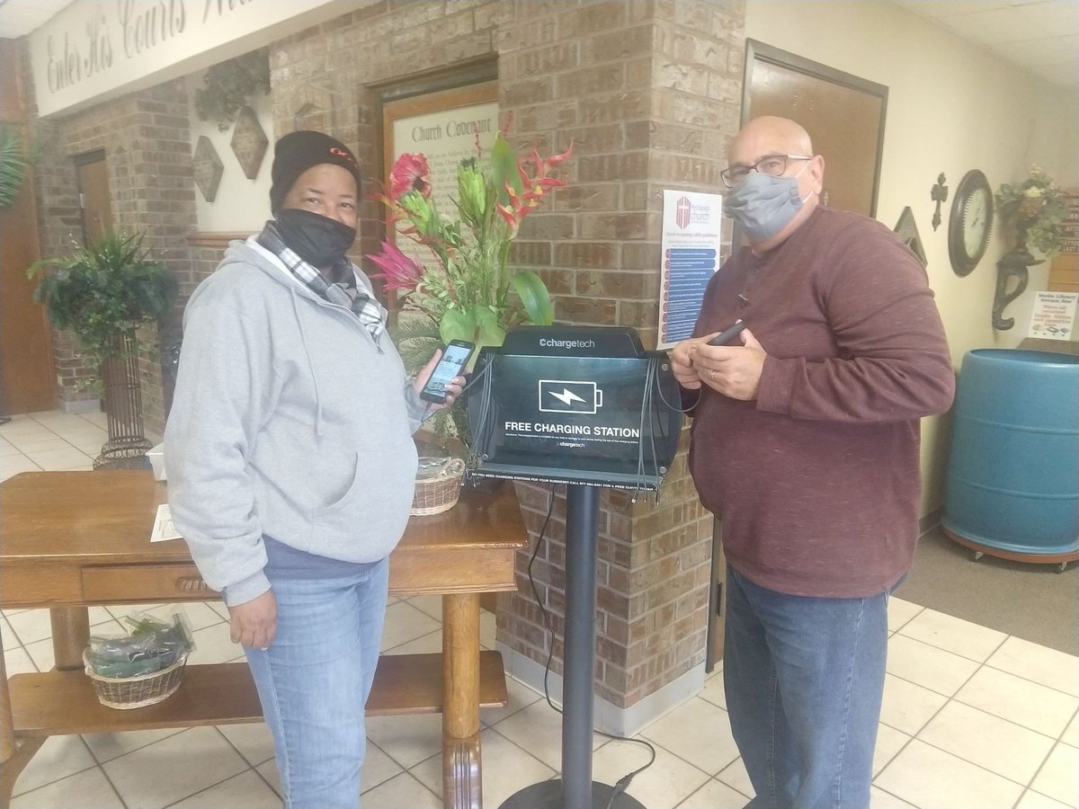 OGandE's tweet photo. We’ve partnered with First Baptist Church Chandler, OK (912 W. 1st Street) to provide water, snacks and a charging station for residents who need to escape the cold and charge their electronics. Find other warming centers here https://t.co/FZq5jZaPl8 https://t.co/k4YcTwECKy