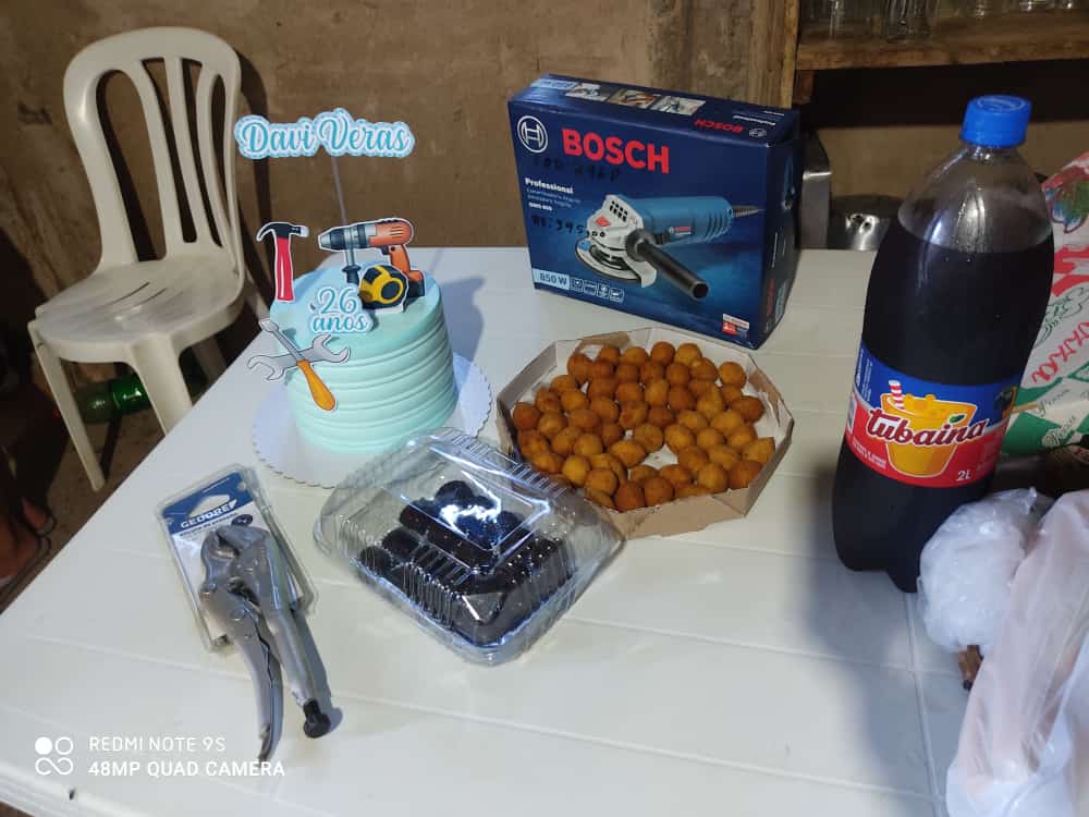 Você percebe que já está velho quando começa a pedir ferramentas de presente no seu aniversário. KKK... Muito obrigado meu amor.