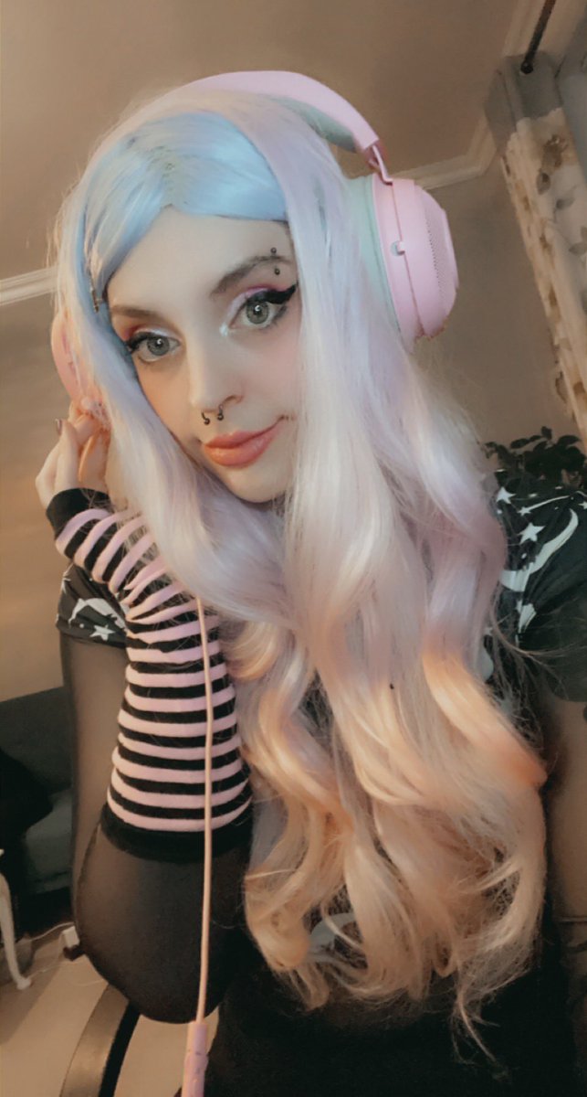 Haruko7071's tweet photo. Come and join me on #twitter live soon! https://t.co/UF7KwnScRN  🦋 #seraphine #KDA #KDAMORE #support #streaming #twitch #twitchstream #gamer #gamergirl #LeagueOfLegends https://t.co/n3ho8RTasR