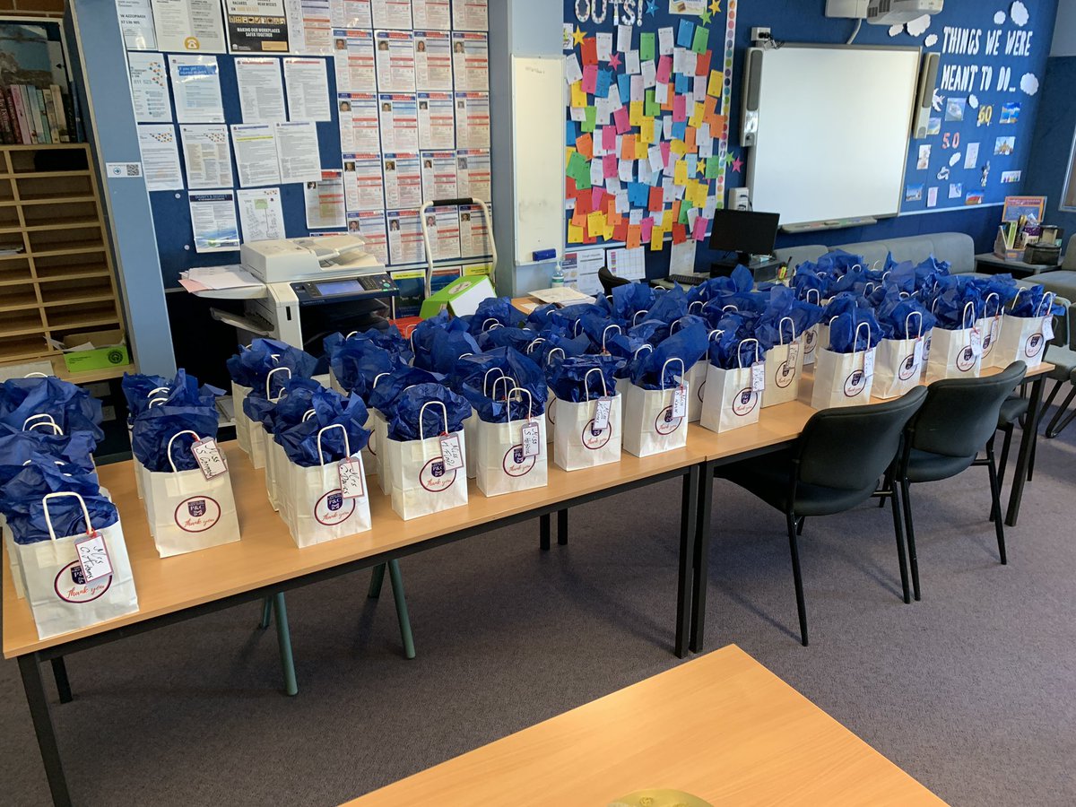 xela_k's tweet photo. Happy World Teacher’s Day!! We are so spoilt!!
#atchpsthisweek #WTD #shinebright2020 #AITSL https://t.co/IYloGf7Fba