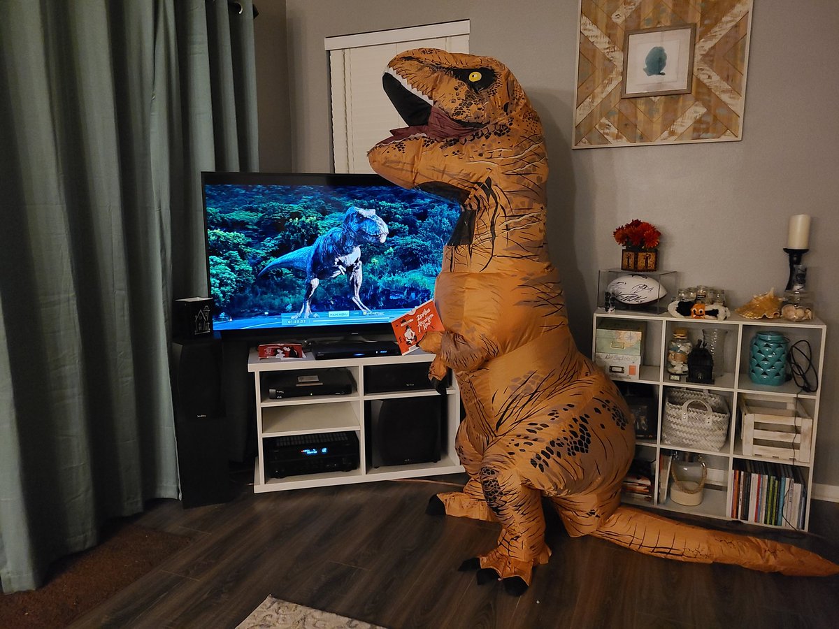 PixieAdventures's tweet photo. Our Netflix Halloween movie of the night. #dvdme  @dvdnetflix https://t.co/Ez7KR5Ik0N