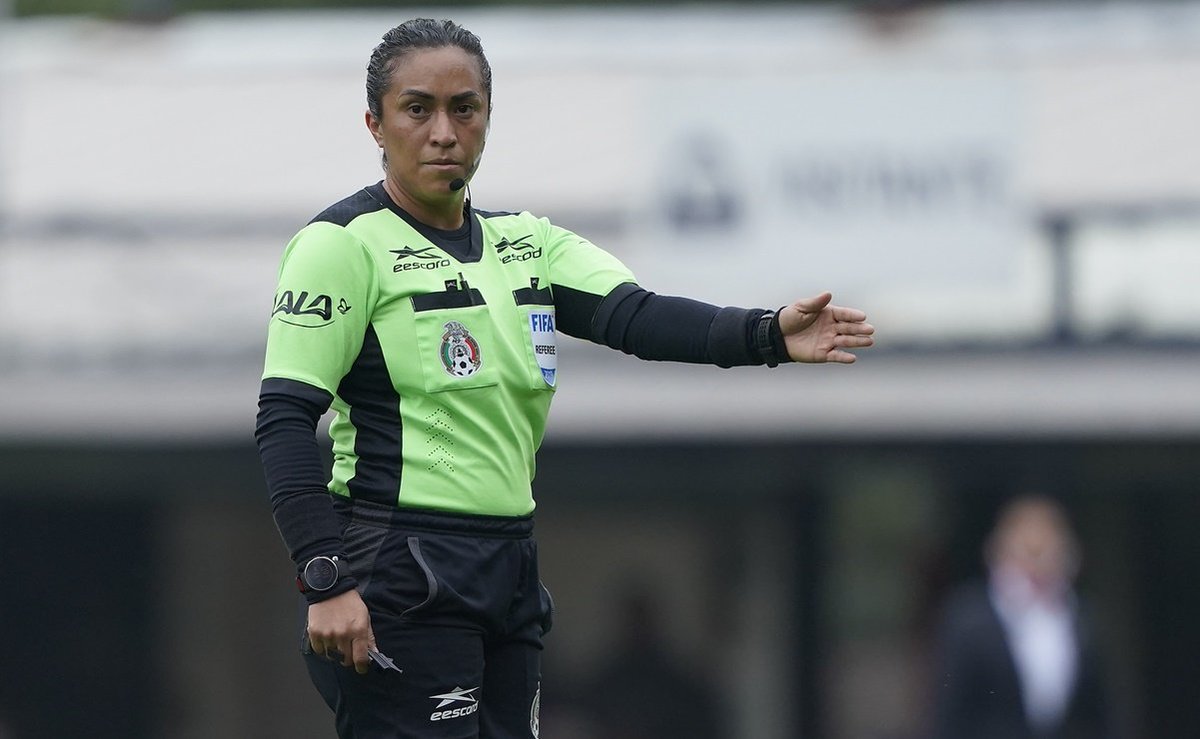 Premio Nacional de Deportes: La árbitra de Liga MX Femenil que ganó: Lucila Venegas ejerce la profesión del arbitraje desde 1999, hoy fue designada ganadora del Premio Nacional de Deportes 2020 https://t.co/lbJ3JKYs1T (vía ElUniversal) https://t.co/gPJGoDmamg