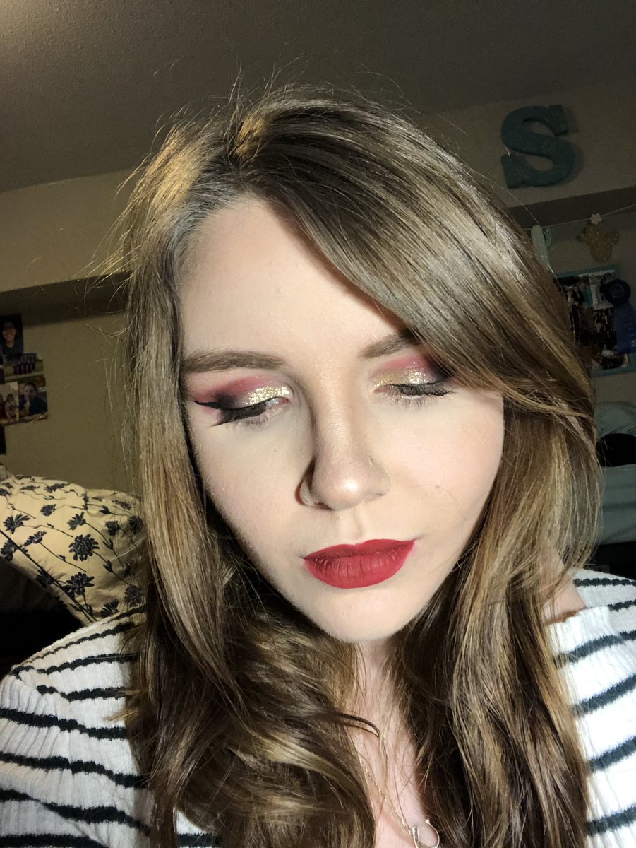 BothelStevi's tweet photo. Oh.... did I mention I’m cute? Gryffindor themed makeup 🦁❤️ https://t.co/bT301L7oCk