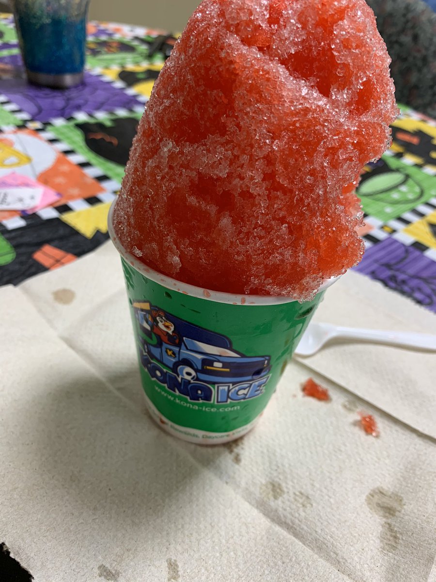 alltimerenee's tweet photo. Got some free snow-cones at work today❤️❤️ https://t.co/7dDMELgfEh