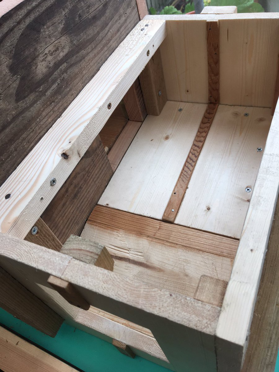 Plot7a's tweet photo. A house I built #reclaimedtimber #skipdiving #urbanrewilding #hedgehog https://t.co/aCdARQd0Gp