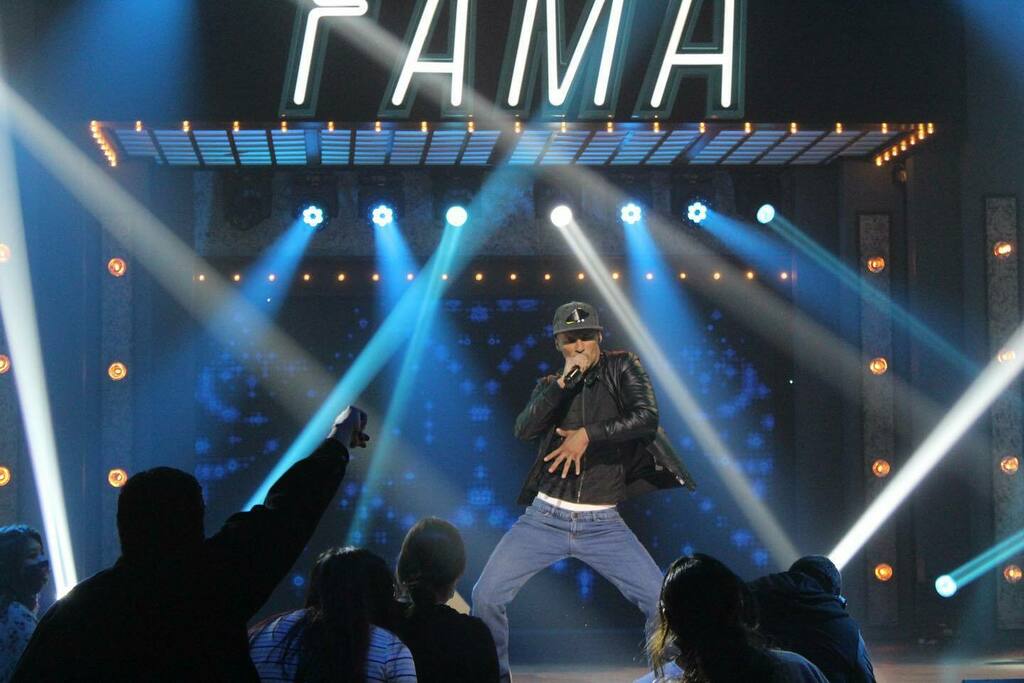 TQFfans's tweet photo. Alejandro nos puso a bailar cantando ‘Dura’ 🎉🥳🎊 #ConFamaYo #RogerGonzalez https://t.co/YWNKqdhGpb https://t.co/HKuAK0XZ8q
