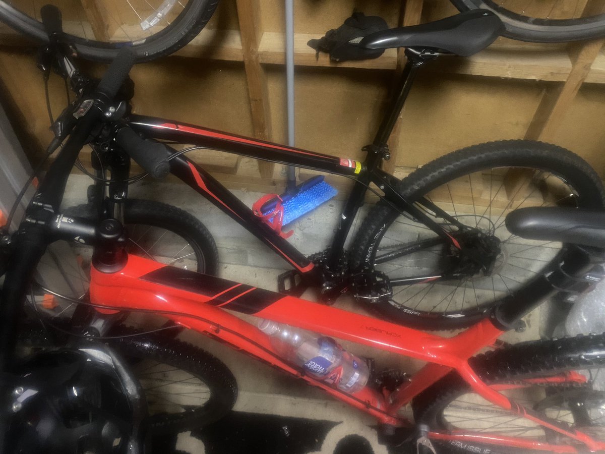 MagentaCoach's tweet photo. Day 29 of #31Daysofbiking What ? You counted me out? Smh π€¦πΎββοΈ π₯. Gotta pull out Red Stripe tomorrow because Big Red Crank came loose π€¦πΎββοΈ. No worries Iβm still in ππΎπ₯... P.S. I owe you all 3 Miles π https://t.co/3GOdGeZprS