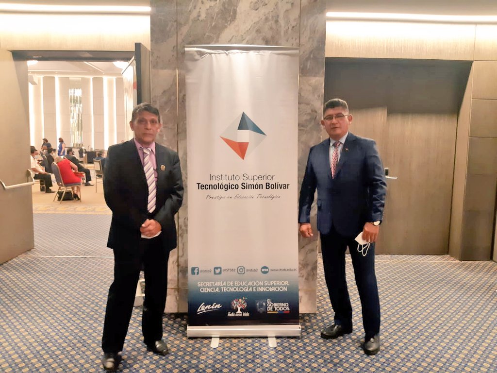 ISTSB_Oficial's tweet photo. Instituto Superior Tecnológico Simón Bolívar Presente  como miembros de la Junta Cívica como Cooperante en los Convenios con las bases sociales .Programa de Galardones  #Gala del #BicentenarioGuayaquil 
Nos representan nuestro Vicerrector y Representante OCS https://t.co/dsUeA4mReJ