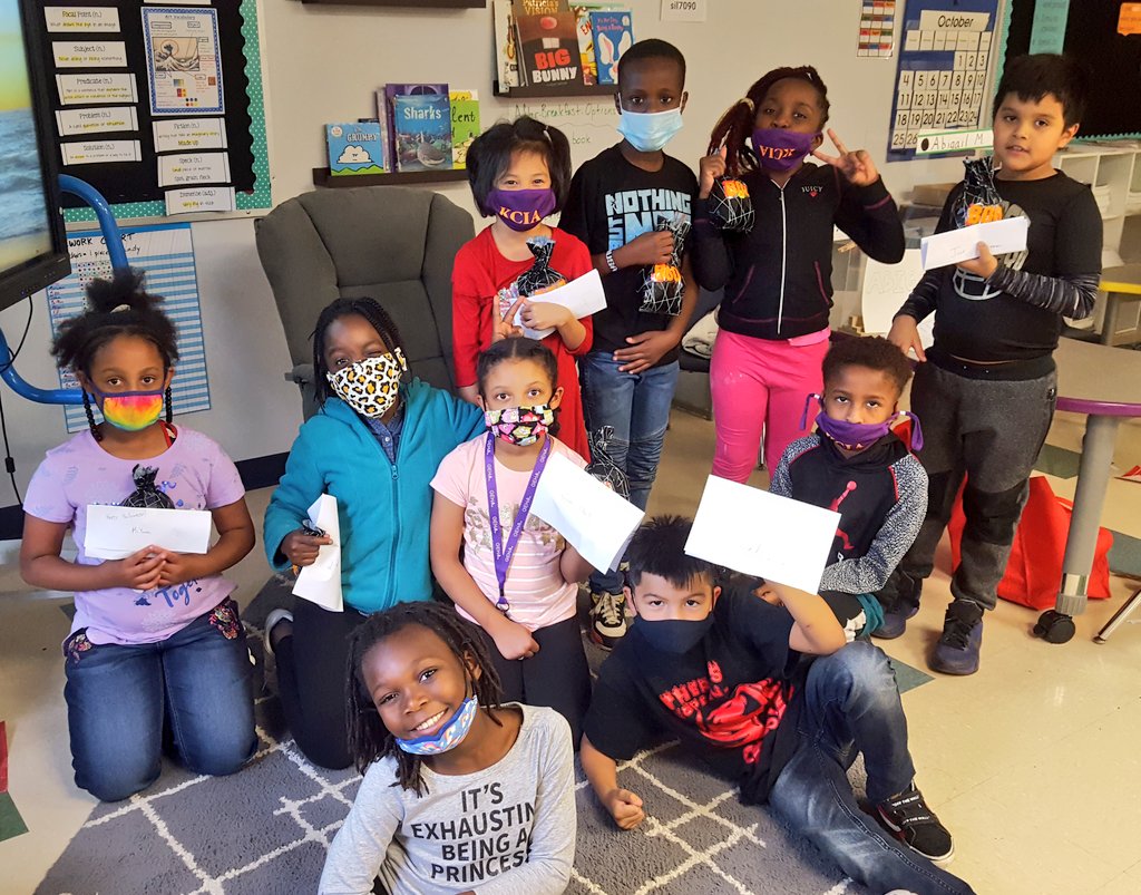 marker449's tweet photo. Huge thanks to Coach Horn and the William Jewell men's soccer team for being our Halloween 🎃 pen pals!  The kids loved their treat bags and letters. Can't wait to write back! @williamjewell @JewellCardinals @JewellMSoccer @KCIAcademy https://t.co/1GH4zYI1Yy