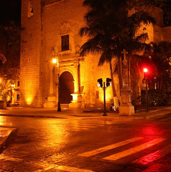 VisitMeridaMx's tweet photo. Las calles de Mérida por la noche desde los ojos de los ciudadanos #VisitMeridaMx #WeLoveMerida
IG: fernandalinage https://t.co/DMjd3HUz2C