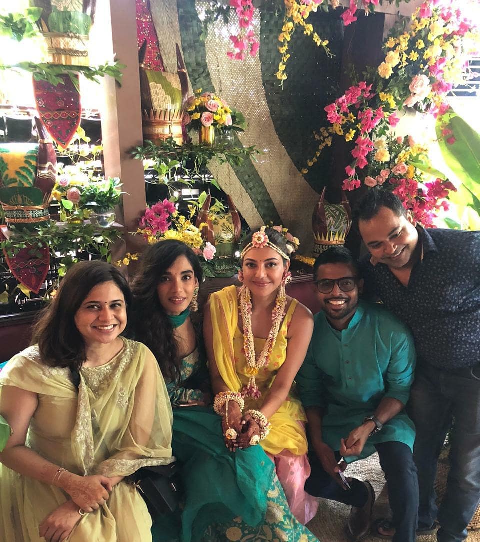 wekafawa's tweet photo. #teamKaj with the beautiful Bride 😍😍😍😍😍😍😍😃😃😃😘😘😘❤️❤️🥰🥰
@MsKajalAggarwal @kitchlug #kajgautkitched #kajalagarwal #KajalAggarwal #kafawa https://t.co/XnX5qlvvEQ