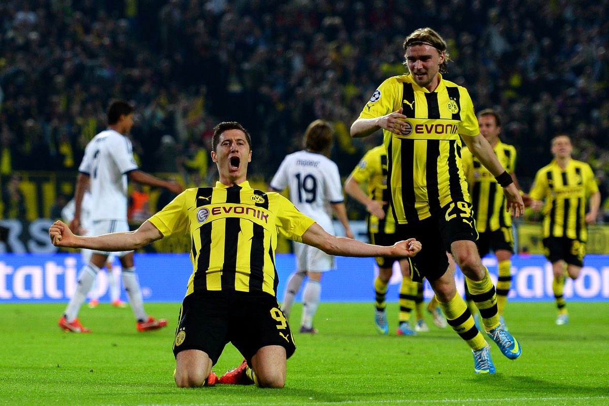 Lewandowski officially announced himself on the world stage during that 2013 CL season. Where in the Semi final against Real Madrid, he became the first player to net 4 goals in a semi final of the competition. Lewandowski had arrived. Though greater records would follow later