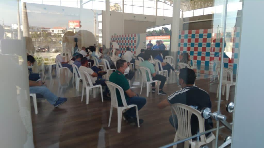 AdrianaGarci_a's tweet photo. Binomio Lasso/Borrero apoya la Corrupción, se ha reunido con funcionarios de  Agunsa, para tener acuerdos traicionando a los  Manabitas que reclaman que la concesión del puerto es perjudicial para Manta y  el Estado ecuatoriano.  @VillaFernando_ @LassoGuillermo 
@ABorreroVega https://t.co/AM0t1Jorcr