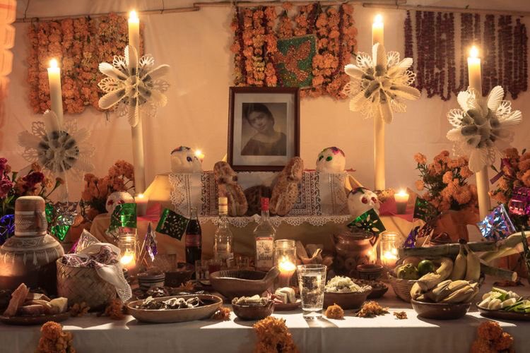Día de muertos is a mexican tradition where we celebrate our dead ones. We wait for them to come back with us the 1st and 2nd of November so we do a lot of activities to let them know we don’t forget them.