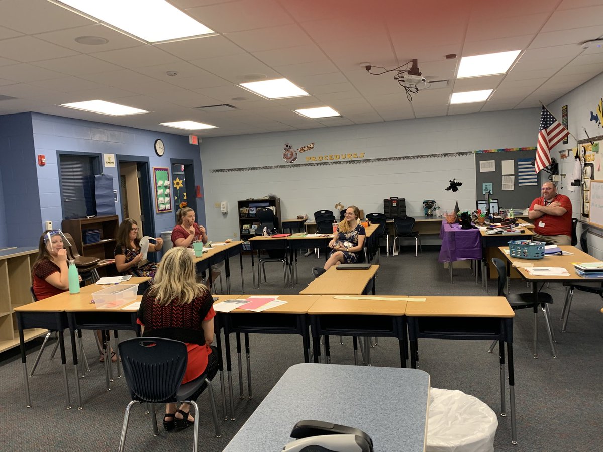 delder4edu's tweet photo. Our amazing CAS, Mrs. Hunt, w/traveling coach’s cart, planning w/the 4th grade team for the 2nd round of lesson study.  👏🏻Collaboration! Better together. Focus on Ss learning. ⁦@fort_mccoy⁩ ⁦⁦@BenWhitehouse98⁩ ⁦@MCPS_Elementary⁩ https://t.co/QQzUKRoJqi