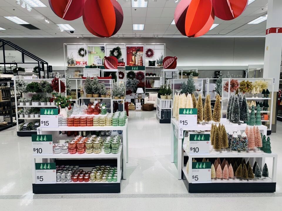 Nice job DBO Diamond and Candice!! We are getting the store ready for the holidays over here at 2128! 😍