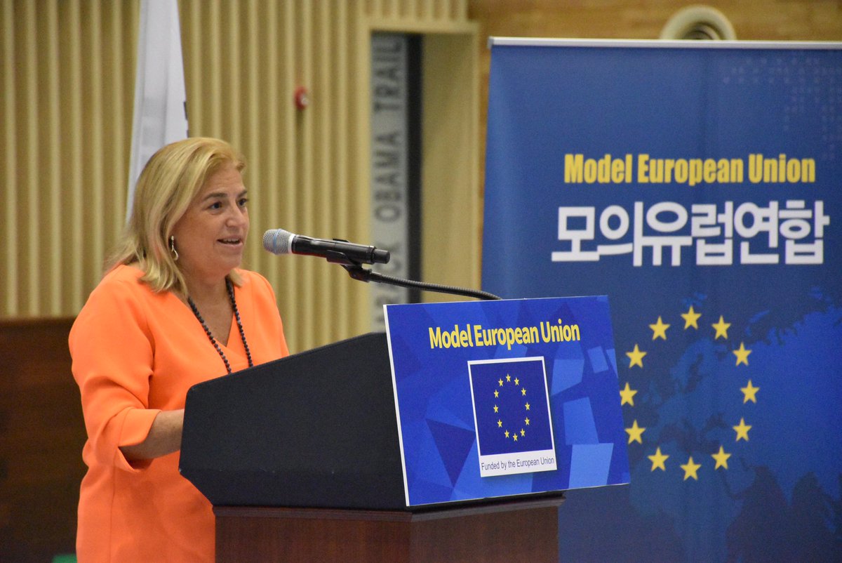 euinkorea's tweet photo. EU Ambassador to RoK H.E. Maria Castillo Fernandez @castiml is opening the Model European Union #MEU2020 ! You can follow the simulation live from here. https://t.co/aGT3PTHX45 https://t.co/ykq5nXE0fb