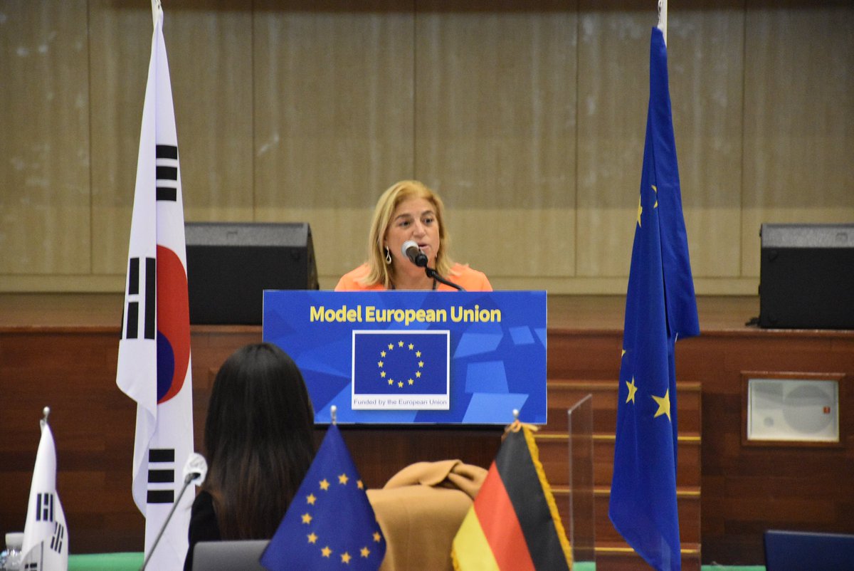 euinkorea's tweet photo. EU Ambassador to RoK H.E. Maria Castillo Fernandez @castiml is opening the Model European Union #MEU2020 ! You can follow the simulation live from here. https://t.co/aGT3PTHX45 https://t.co/ykq5nXE0fb