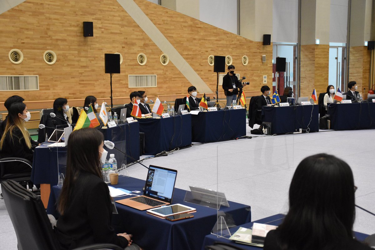 euinkorea's tweet photo. EU Ambassador to RoK H.E. Maria Castillo Fernandez @castiml is opening the Model European Union #MEU2020 ! You can follow the simulation live from here. https://t.co/aGT3PTHX45 https://t.co/ykq5nXE0fb