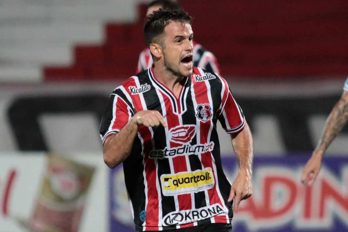 SantaCruzFC's tweet photo. Renovado! O atacante Pipico renovou o seu contrato com o Mais Querido até o fim de 2021. 

Vacilou, levou
Pipico é matador 🎶

👊🏻⚫⚪🔴

📸 - @rafaelmelofoto / Santa Cruz https://t.co/34cWwY31pi