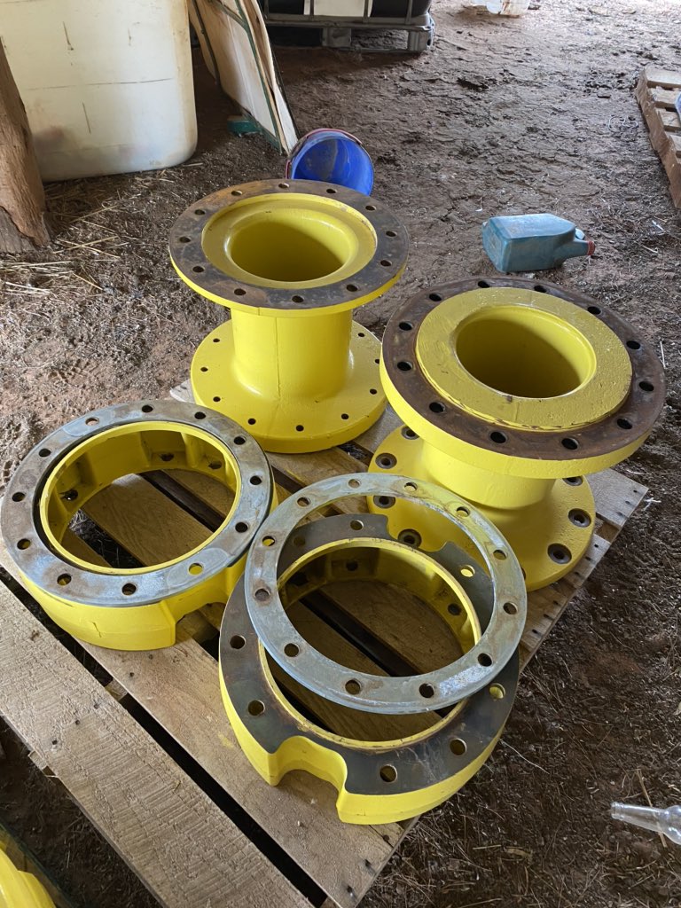 Selling a JD MFWD spacer kit, Located Loxton SA