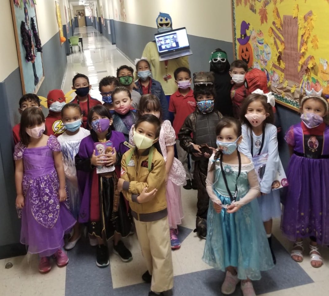RCHC12's tweet photo. Dear family enjoy some pics of Our wonderful Book Character Day ๐ โDonโt get mixed up in drugsโ โ๐ฃ #csusaproud #rchcproud #warriorsfamily #rchc #hunterscreekcharter #bestcharter #bestschool #redriboonweek #drugfree #happy #characterday https://t.co/HmWtw99Pzk