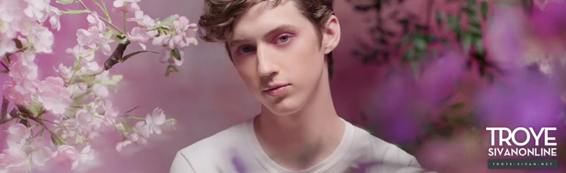 TroyeSivanNET's tweet photo. 𝗡𝗲𝘄 𝗣𝗼𝘀𝘁: Troye Sivan for "Animal Eye Shadow" makeup line by Perfect Diary - https://t.co/2kd2YPZe60 https://t.co/62mEP3mrg8