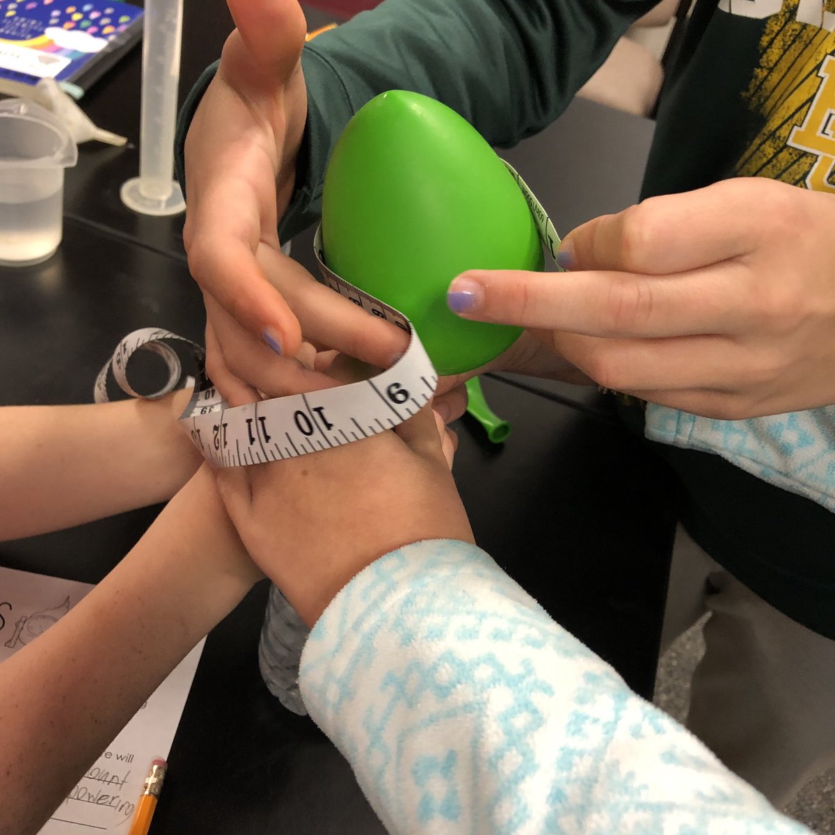 Witch’s brew experiment today! Practicing identifying variables while having a lil Halloween fun. 🎃 🧪 🦇