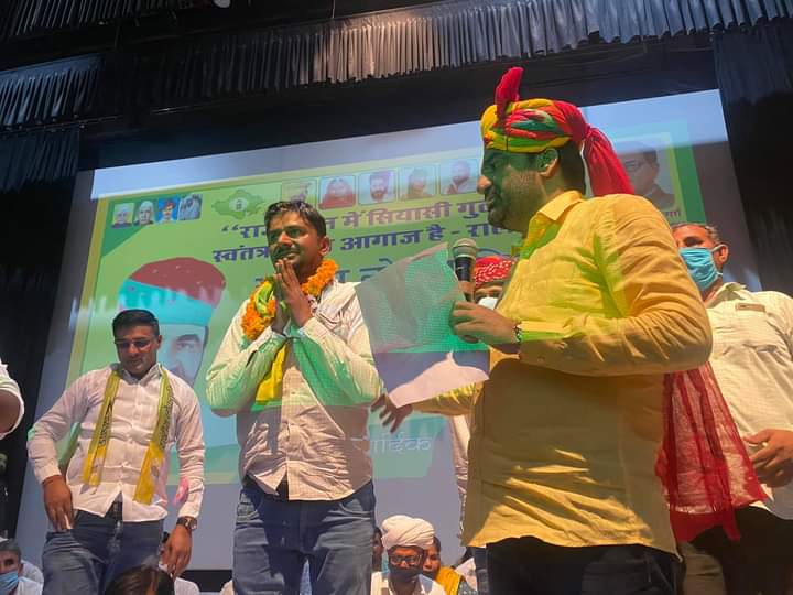 RameshwarMoond4's tweet photo. बड़े भाई @drsureshbishnoi जी को राष्ट्रीय लोकतांत्रिक पार्टी के #प्रदेशमंत्री एवं भाई साबह
@DanaramGhintala जी राष्ट्रीय लोकतांत्रिक पार्टी के #बीकानेरजिला_अध्यक्ष ���नाने पर हार्दिक शुभकामनाएं बधाई
@drsureshbishnoi @DanaramGhintala @VijayBeniwal_ @BhagirathNain6 @NarayanBeniwal7 https://t.co/50JE6mZD0B