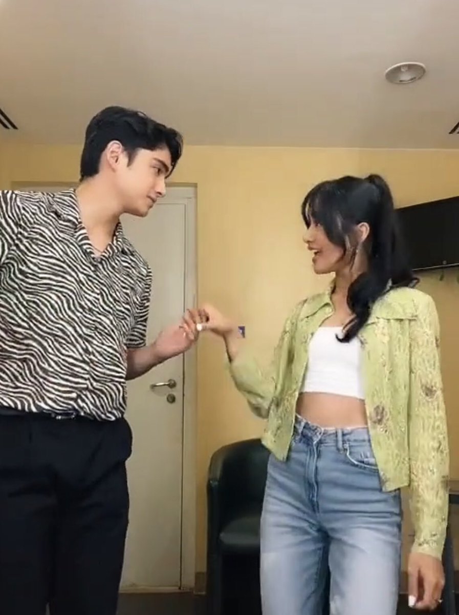 PatvoreeScoop's tweet photo. Goodmorning beautiful people of twitter!simulan po naten ang ating mga ng may ngiti sa ating mga labi at may kinang sa ating mga mata gaya ng mga anghel na eto🥰
@patrickquiroz_ @vivoree https://t.co/TzT6coooK7