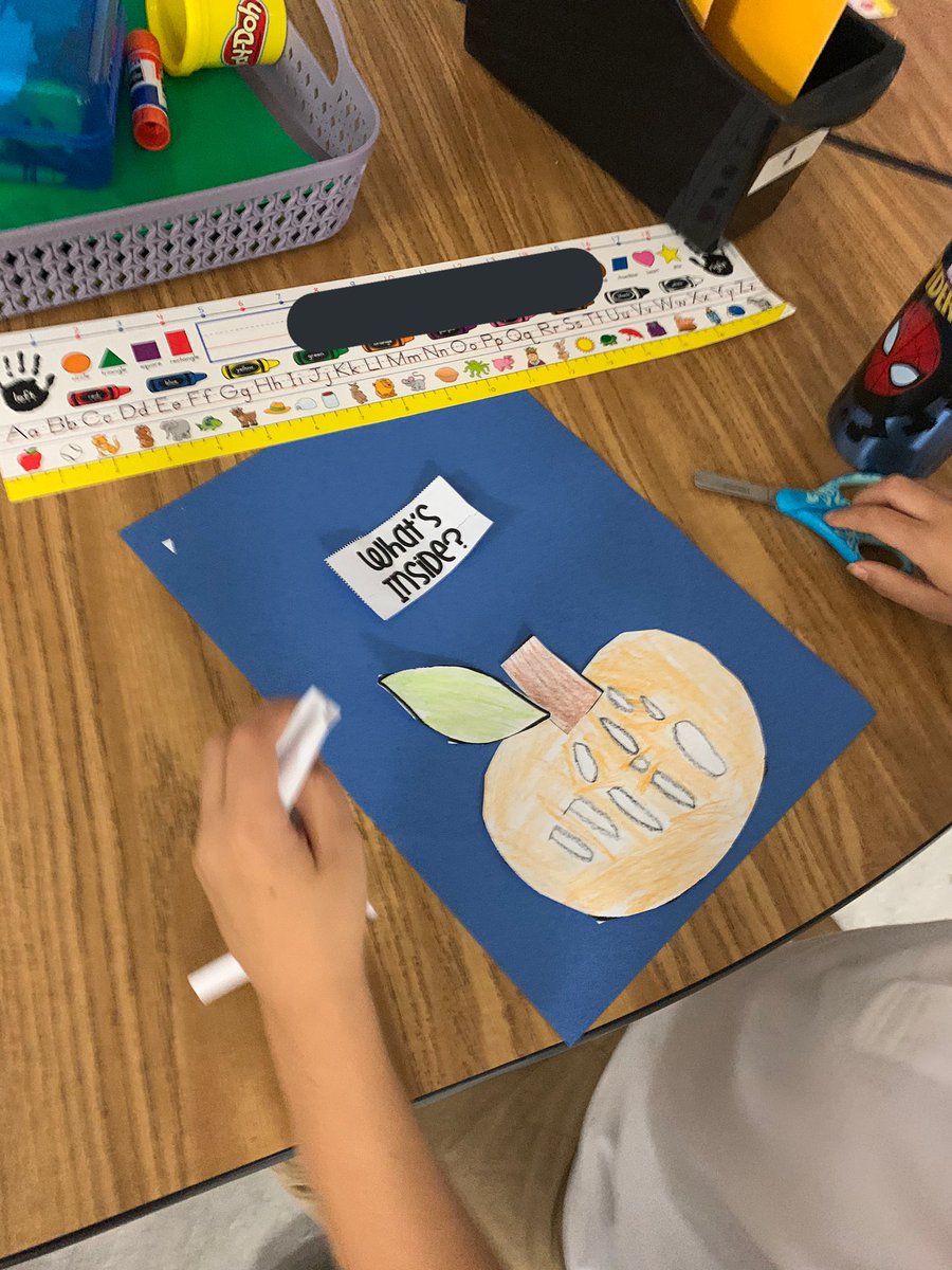MrsHahnSP's tweet photo. Today we opened up a pumpkin and checked out its insides! We used our 5 senses to determine that the inside is a mixture of solids and liquids. Afterwards we did a craft showing the parts of a pumpkin! 🎃 https://t.co/PB3mOA42YL